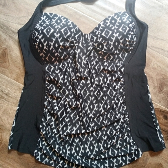 Merona black and white geometric lined cup tankini halter top size L - Picture 2 of 4